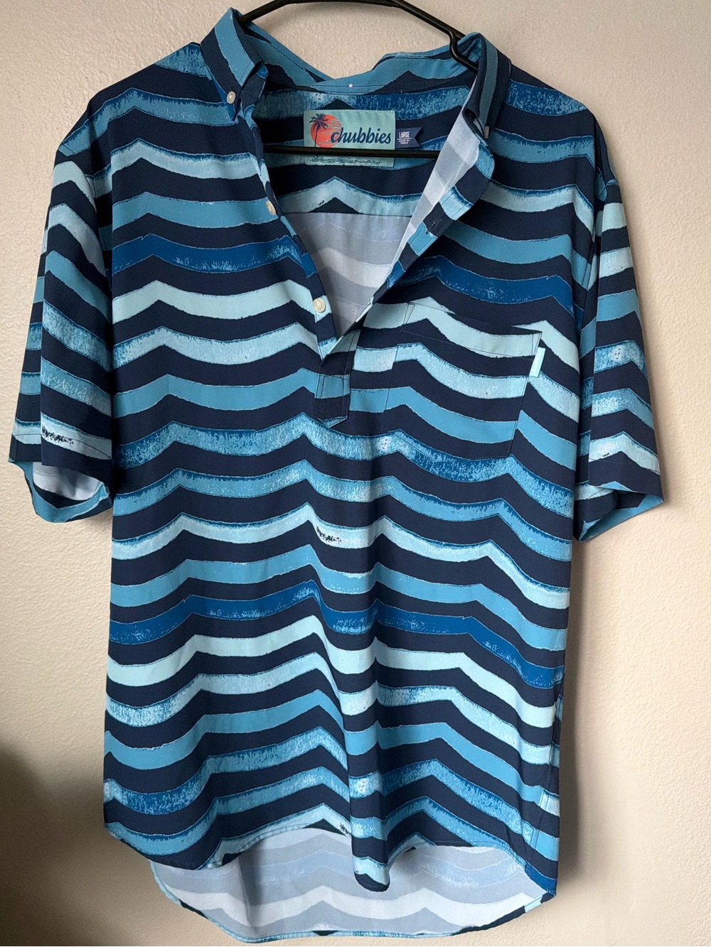 Chubbies Men’s Nutter Blue Wave Stripe Short-Sleeve Shirt L Preppy - Picture 2 of 6